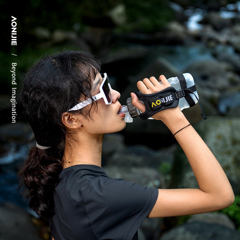 AONIJIE A7110 Sports Handheld Water Bottle Bag Outdoor Running Wrist Water Bag Mountaineering Hiking Equipment with Water Bottle